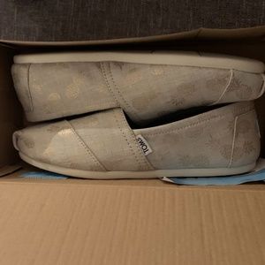Toms Gilded Pineapple Shoes-BRAND NEW